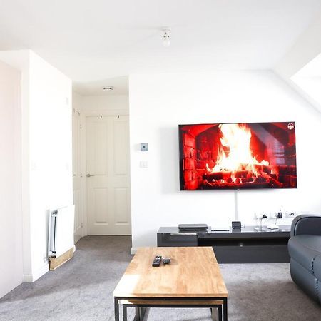 Stunning Two-Bedroom Apartment At A3Ree, Free Parking, Near Cribbs Causeway Mall Bristol Zewnętrze zdjęcie