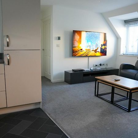 Stunning Two-Bedroom Apartment At A3Ree, Free Parking, Near Cribbs Causeway Mall Bristol Pokój zdjęcie