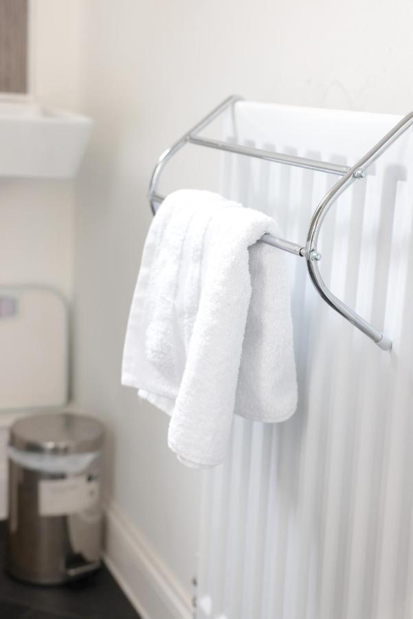 Stunning Two-Bedroom Apartment At A3Ree, Free Parking, Near Cribbs Causeway Mall Bristol Zewnętrze zdjęcie