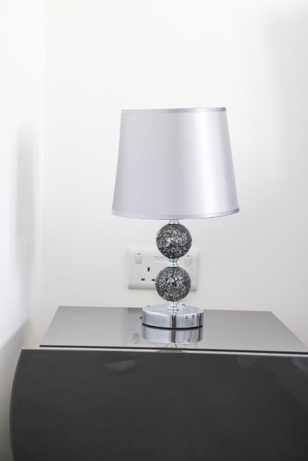 Stunning Two-Bedroom Apartment At A3Ree, Free Parking, Near Cribbs Causeway Mall Bristol Zewnętrze zdjęcie