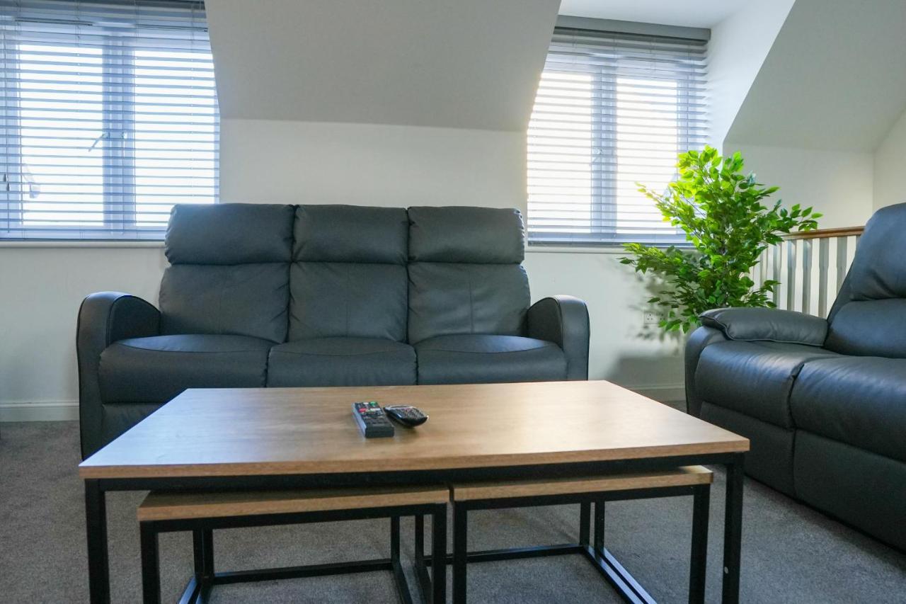 Stunning Two-Bedroom Apartment At A3Ree, Free Parking, Near Cribbs Causeway Mall Bristol Zewnętrze zdjęcie