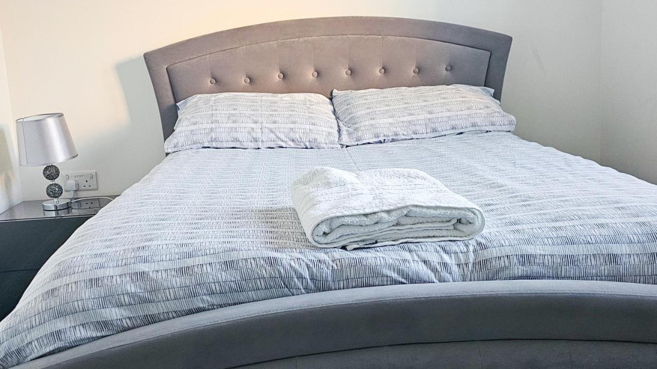 Stunning Two-Bedroom Apartment At A3Ree, Free Parking, Near Cribbs Causeway Mall Bristol Zewnętrze zdjęcie