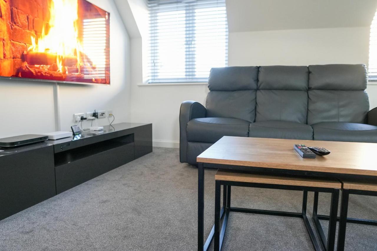Stunning Two-Bedroom Apartment At A3Ree, Free Parking, Near Cribbs Causeway Mall Bristol Zewnętrze zdjęcie