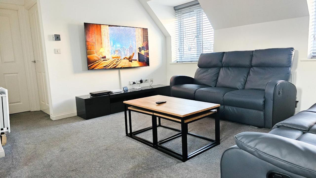 Stunning Two-Bedroom Apartment At A3Ree, Free Parking, Near Cribbs Causeway Mall Bristol Zewnętrze zdjęcie