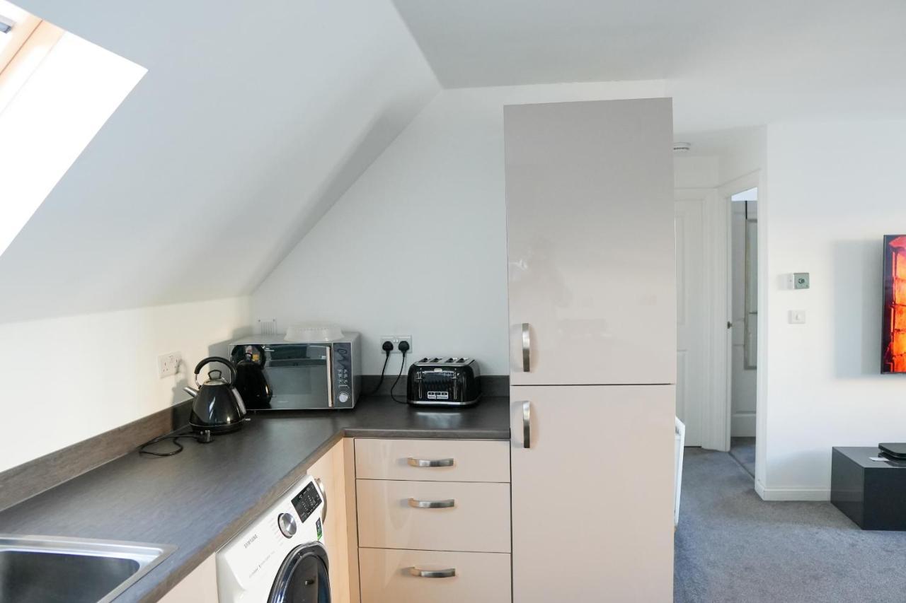 Stunning Two-Bedroom Apartment At A3Ree, Free Parking, Near Cribbs Causeway Mall Bristol Zewnętrze zdjęcie