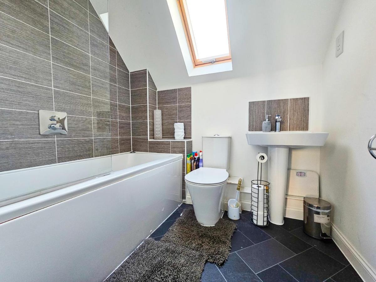 Stunning Two-Bedroom Apartment At A3Ree, Free Parking, Near Cribbs Causeway Mall Bristol Zewnętrze zdjęcie
