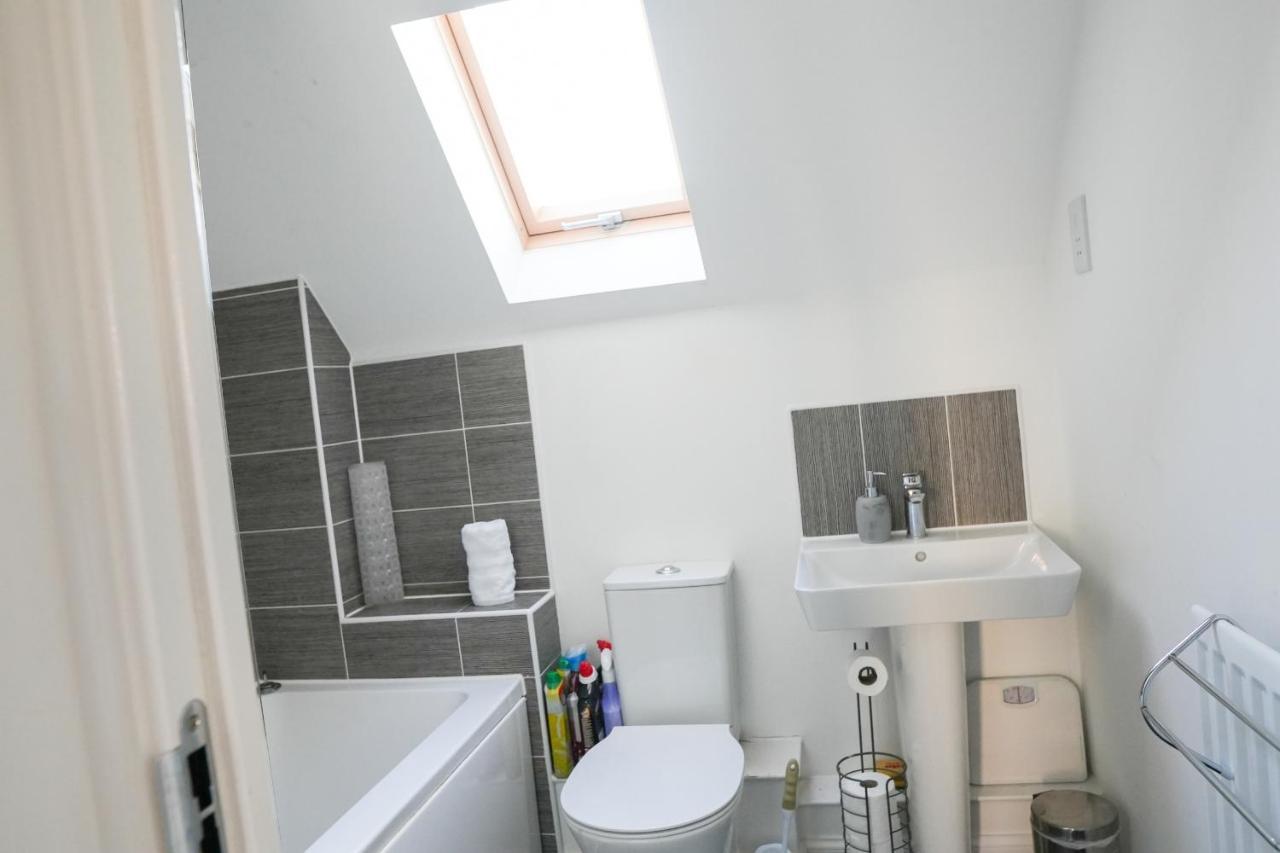 Stunning Two-Bedroom Apartment At A3Ree, Free Parking, Near Cribbs Causeway Mall Bristol Zewnętrze zdjęcie