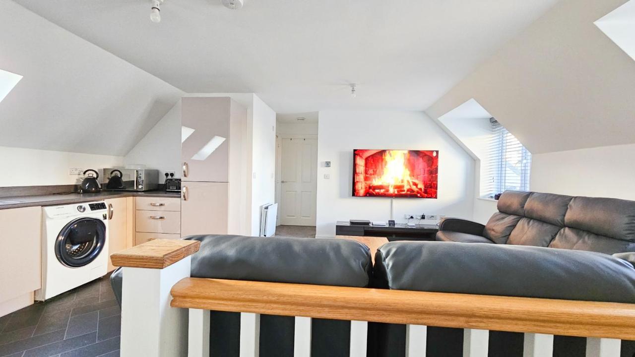 Stunning Two-Bedroom Apartment At A3Ree, Free Parking, Near Cribbs Causeway Mall Bristol Zewnętrze zdjęcie
