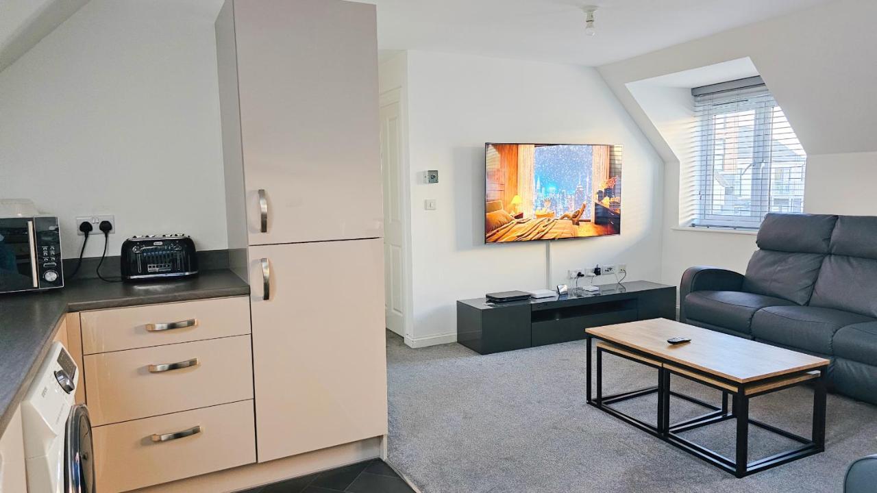 Stunning Two-Bedroom Apartment At A3Ree, Free Parking, Near Cribbs Causeway Mall Bristol Zewnętrze zdjęcie
