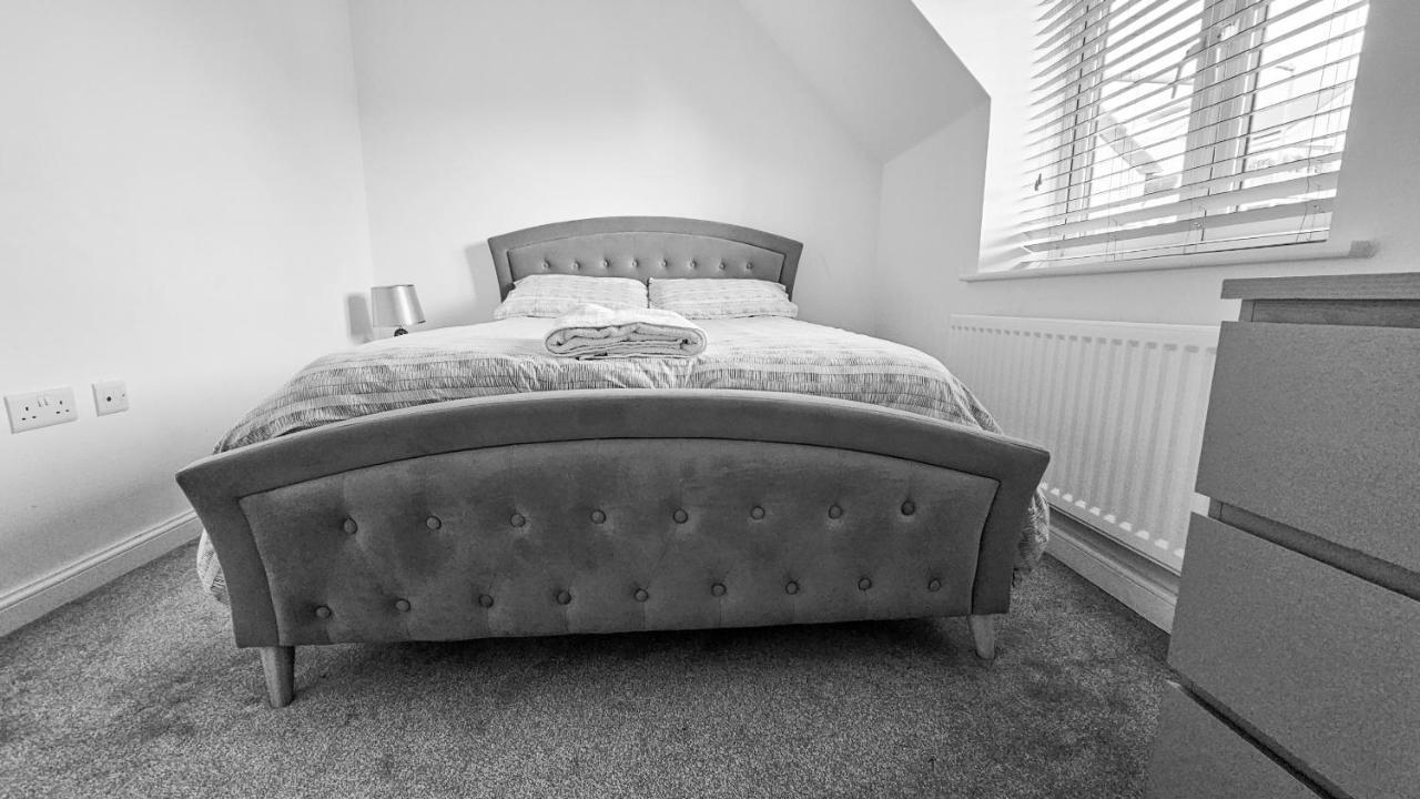 Stunning Two-Bedroom Apartment At A3Ree, Free Parking, Near Cribbs Causeway Mall Bristol Zewnętrze zdjęcie