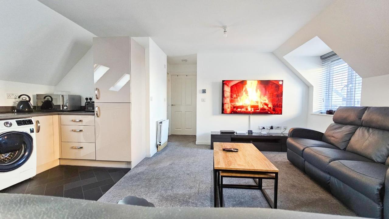 Stunning Two-Bedroom Apartment At A3Ree, Free Parking, Near Cribbs Causeway Mall Bristol Zewnętrze zdjęcie