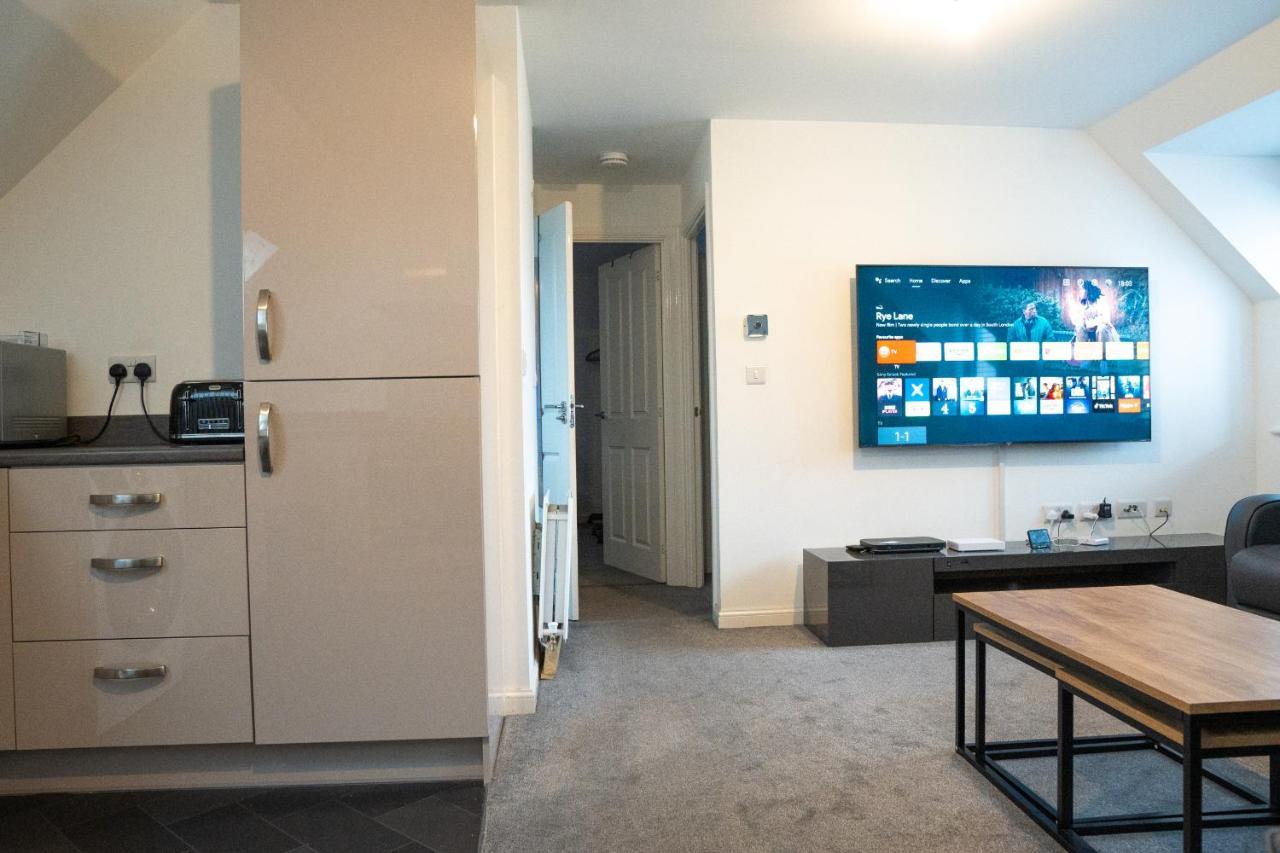 Stunning Two-Bedroom Apartment At A3Ree, Free Parking, Near Cribbs Causeway Mall Bristol Zewnętrze zdjęcie